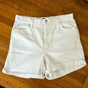 💕 SALE! GAP White Denim Mom Short, Stretch, 16/33T